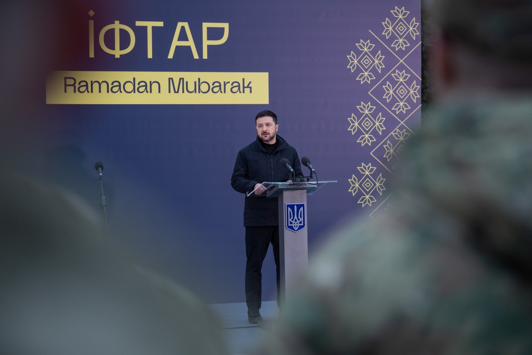 dumkinfo's tweet photo. أقيم الإفطار الرئاسي الرسمي السنوي في المركز الإسلامي للإدارة في كييف بحضور الرئيس الأوكراني فلاديمير زيلينسكي.

وانضم إلى الإفطار المشترك جنود أوكرانيون مسلمون وقادة مجلس الشعب القرمي التتاري وممثلو الجالية المسلمة ورجال الدين، بالإضافة إلى قادة المؤسسات الدبلوماسية الأجنبية. https://t.co/nkZqeL6rur