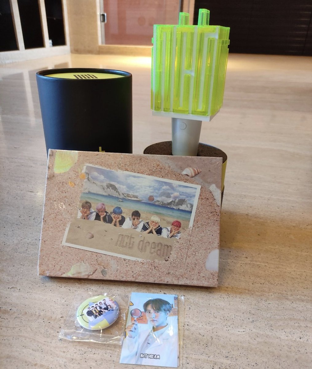 Penasaran deh, kalian tuh pernah menang giveaway gasih?
Kalo pernah, hal termahal yg pernah kalian menangin apaan? 
Spill dongg ~

Me : Lightstick K-POP + album yg pada masa itu total harganya hampir sejuta 🫠