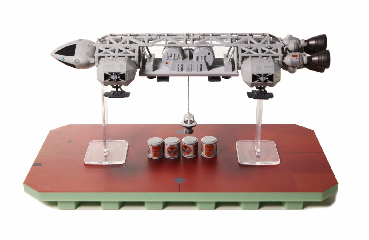 SFテレビ作品『SPACE 1999』シリーズ。その劇中に登場する宇宙船