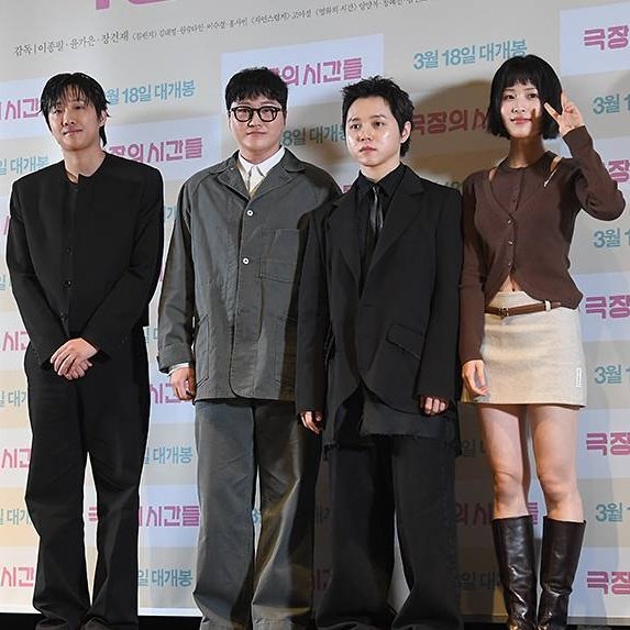 like_1222's tweet photo. 네명 다 시선 다른거 어떡하지 https://t.co/fAYiQM5ZOA