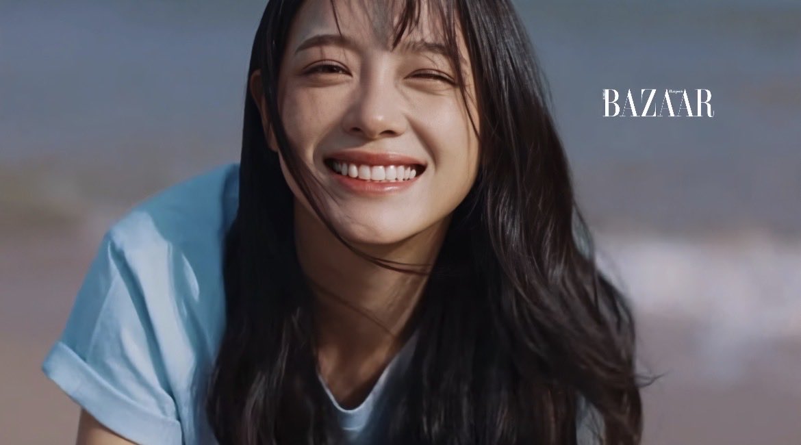 The prettiest thing she’s wearing is her smile ✨