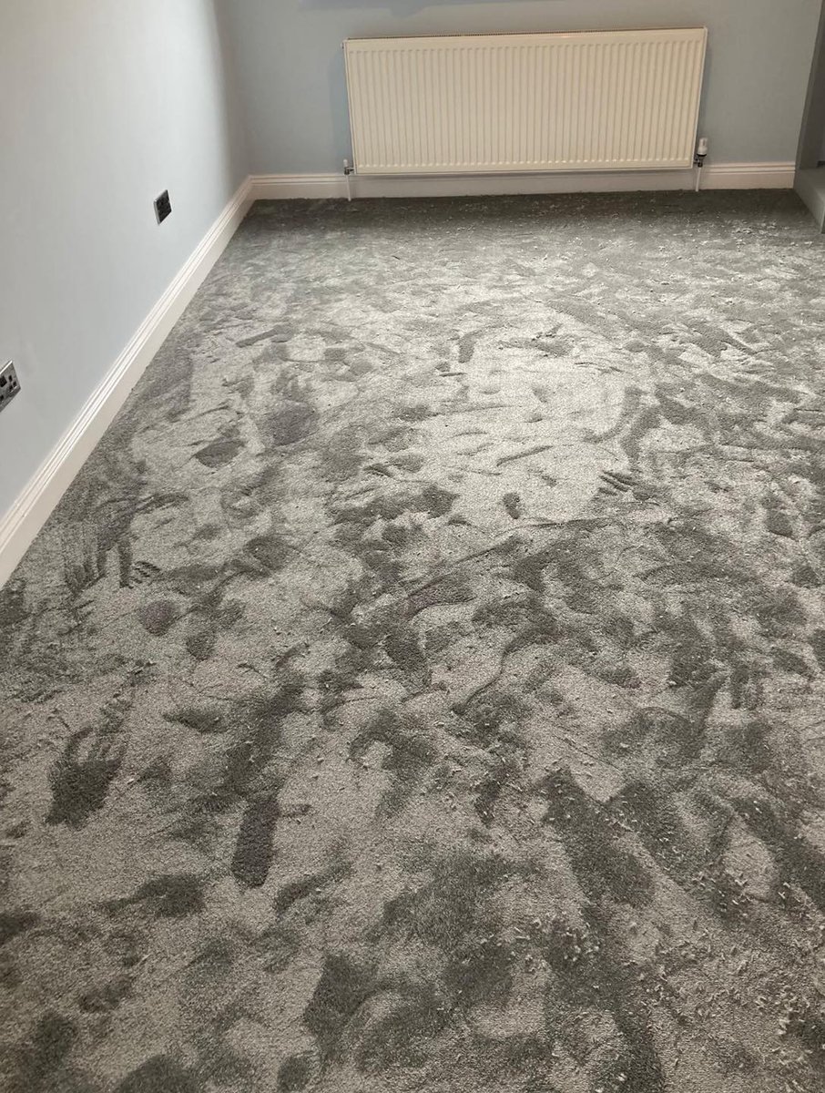 The <a href="/CarpetYourLife/">Associated Weavers</a> #AssociatedWeavers Centurion #Carpet is a soft saxony pile, perfect for a luxurious feel under foot in your Bedroom. 🩶
This is also available in a thicker quality named the Magnificus range - All samples available to see in our #Beeston showroom. #shoplocal