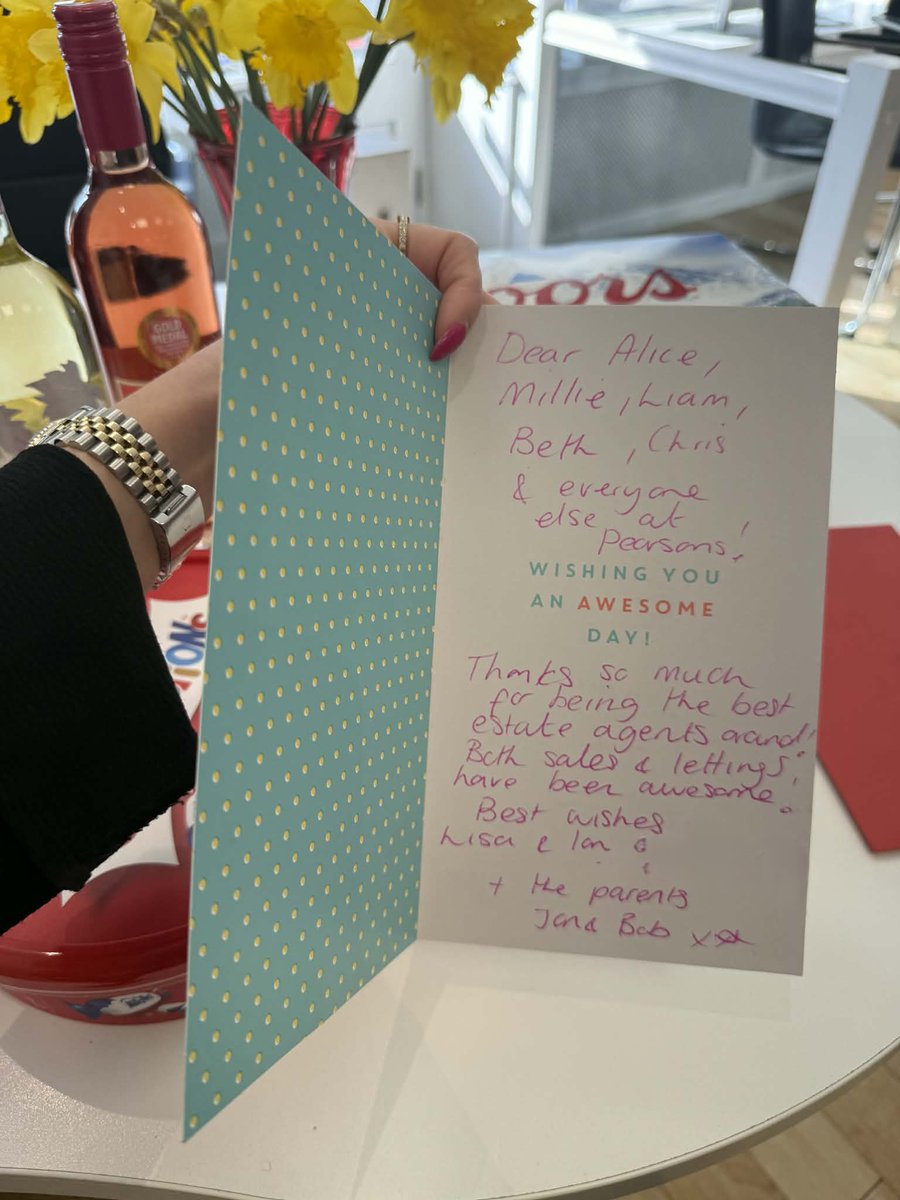 PearsonsEA's tweet image. Some lovely feedback and gifts from happy clients for our #Southsea team ☺️

"Thanks so much for being the best estate agents around! Both sales &amp;amp; lettings have been awesome"

#TestimonialTuesday #HappyCustomers #HappyClient #EstateAgents #LettingAgents  #PearsonsEstateAgents