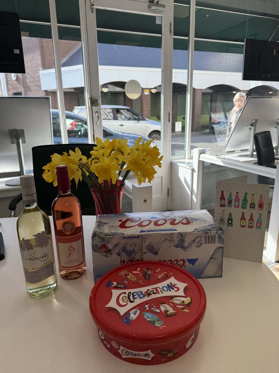 PearsonsEA's tweet image. Some lovely feedback and gifts from happy clients for our #Southsea team ☺️

"Thanks so much for being the best estate agents around! Both sales &amp;amp; lettings have been awesome"

#TestimonialTuesday #HappyCustomers #HappyClient #EstateAgents #LettingAgents  #PearsonsEstateAgents