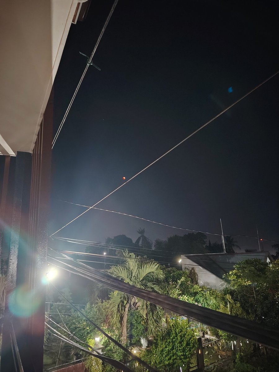 Millennium_MDO's tweet image. Too bad my phone cannot capture the beauty of a blood moon lunar eclipse tonight...

But at least I tried...