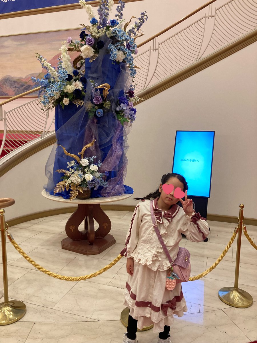 この前、シンガーになりたい娘たんと宝塚デビューしました🥰

小1の娘たんには早い気もしたけど良い刺激になったようで、観に行った甲斐がありました✨

劇場はホテルみたいだし、みんな歌手かと思った！凄かった✨と言ってました👧

#花組 #宝塚歌劇団 #宝塚 #宝塚歌劇 #蒼月抄