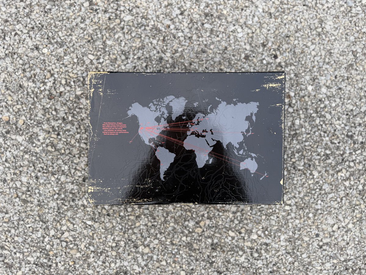 blvzingkicks's tweet photo. Here are detailed pictures of the Stranger Things x Nike Air Foamposite One “Vecna” ⚡️ https://t.co/qyQWJZEh80