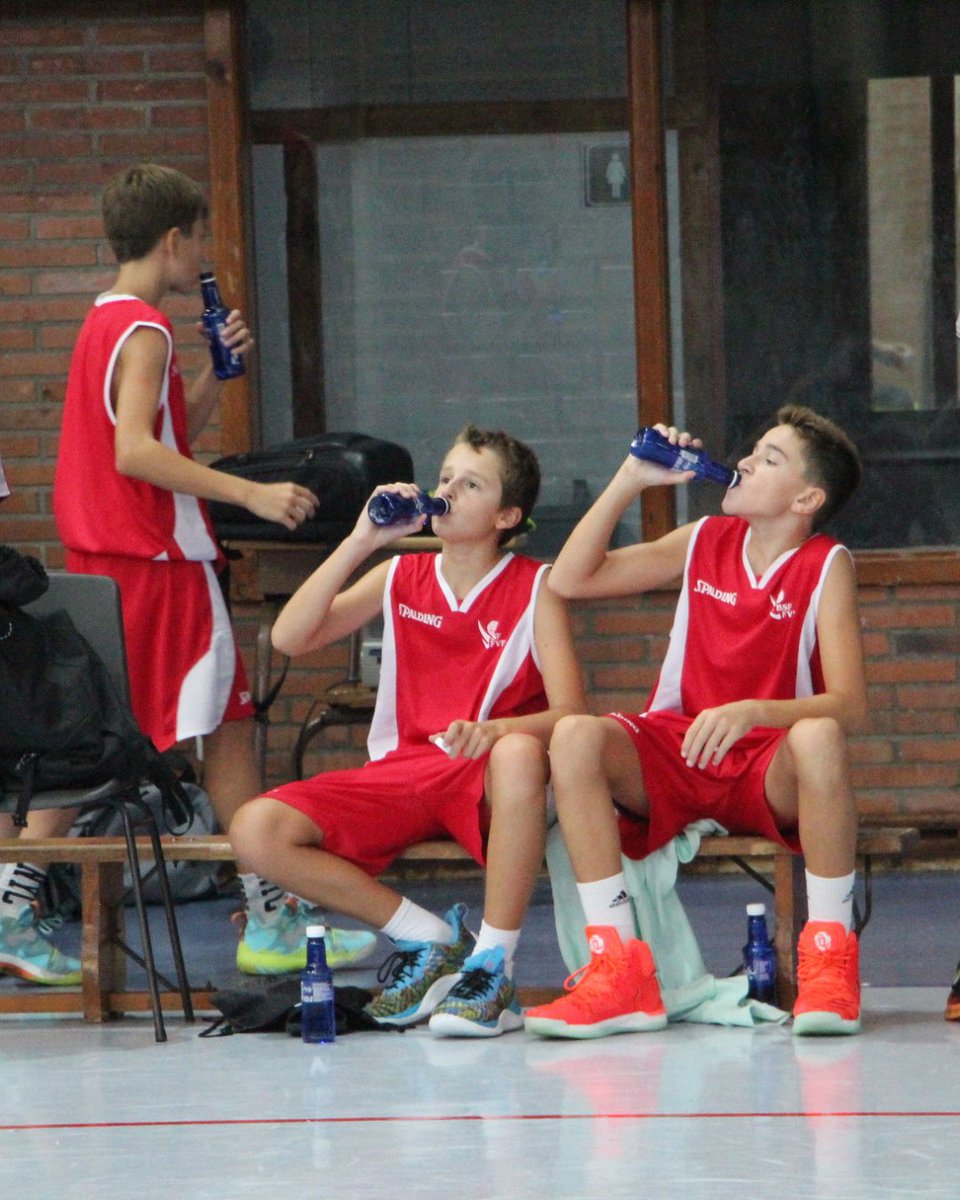 BasqueWater's tweet photo. Hay una fuerza que nace de la tierra.
Y otra que se entrena cada día.
En el deporte, el rendimiento no es solo carácter.
Es equilibrio. 
Es recuperación. 
Es hidratación saludable.
https://t.co/0b3NkBN31q #BasqueWater #AguaParaDeportistas #AguaMineralNatural https://t.co/wgKMtQPzv3