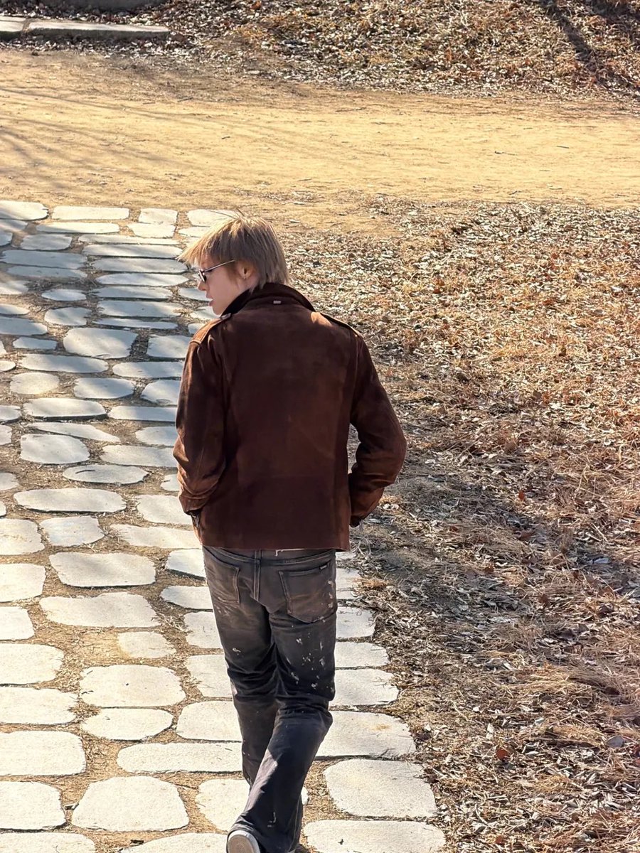 MartinEdwardsID's tweet image. 260303 Martin Instagram Update 

Manis seperti Sungai Han 

#마틴 #MARTIN #CORTIS #코르티스