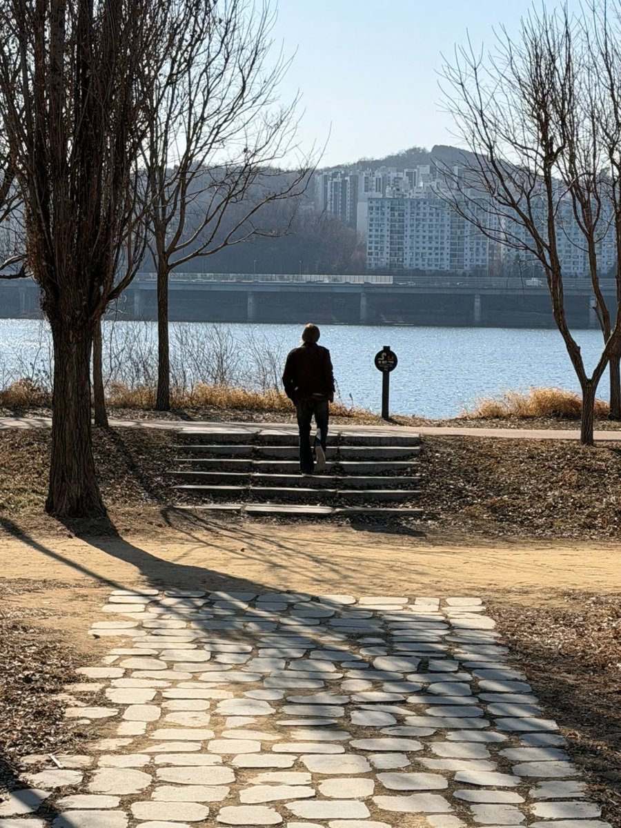 MartinEdwardsID's tweet image. 260303 Martin Instagram Update 

Manis seperti Sungai Han 

#마틴 #MARTIN #CORTIS #코르티스