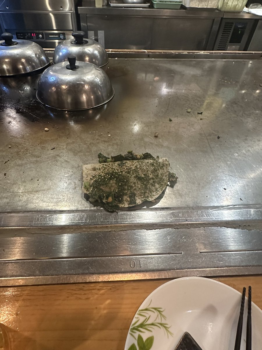 10yendama's tweet photo. 出張RTA
まずは落ち着いて人気店に並び、ねぎ焼きとお好み焼きをいただきます https://t.co/bHhA2k9kWc