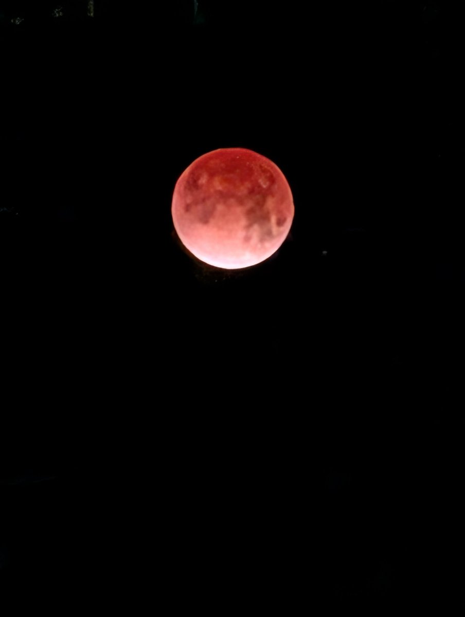 amHashbrown's tweet image. March 3, 2026 Blood Moon Total Eclipse

Got to try out my new phone camera from 10x zoom up to 30x 🔭🌕🌑