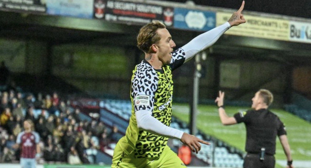NLLowdown's tweet photo. 🗞️ FGR forward Ricardo Rees is set to miss the remainder of the 2025/26 season after sustaining an injury against Gateshead.

He’s torn ankle ligaments and isn't likely to play again this campaign. 

Big blow for Forest Green. 

#WeAreFGR🟢⚫️ https://t.co/UZeEh6m67c