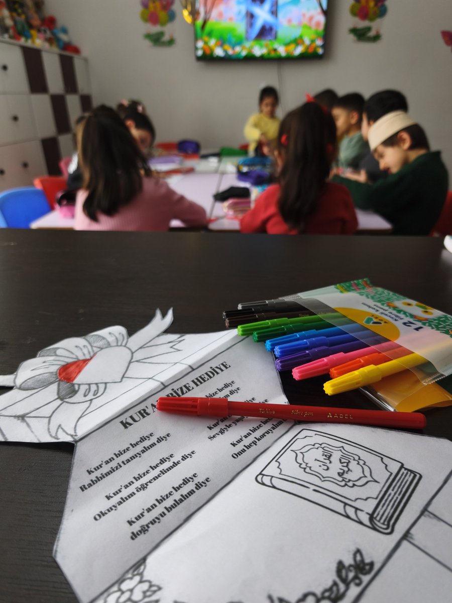 Öğretmenim iyi ki sen işe gitmeyip bizle boyama yapıyorsun dediler 🥰