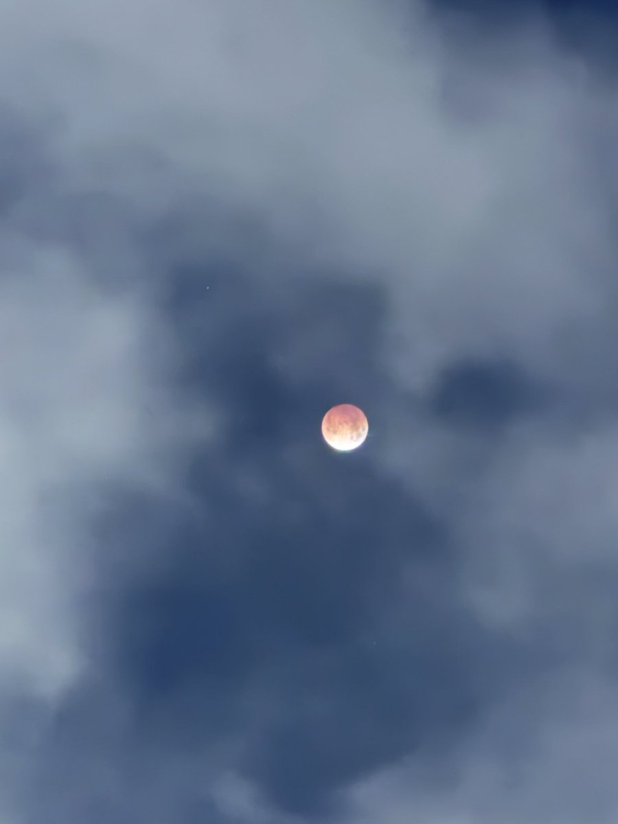 revoltbp's tweet photo. damn clouds  #redmoon #LunarEclipse2026 #bloodmoon #Eclipse #LosAngelesCA https://t.co/ZA9ZMzw0yL