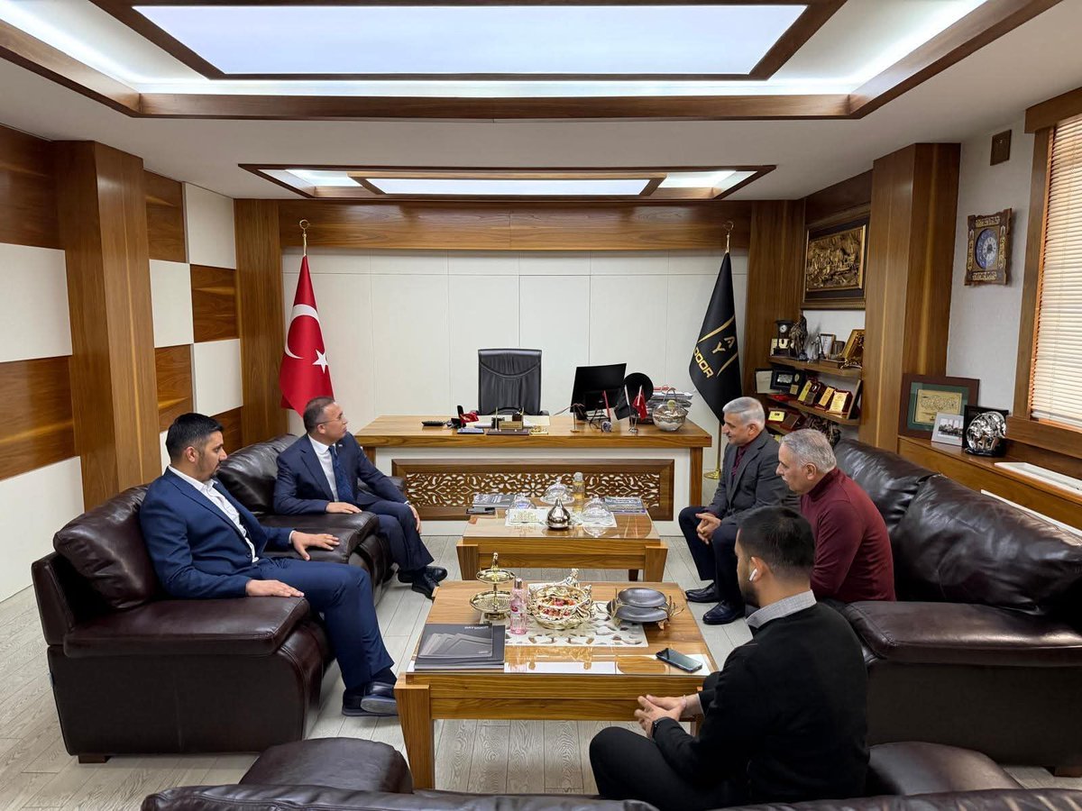 baydoortr's tweet photo. Gaziantep Valisi Sayın Kemal Çeber’in firmamıza teşrifleri bizleri onurlandırdı.
Kendilerine çalışmalarımız hakkında bilgi arz etme fırsatı bulduğumuz bu anlamlı ziyaret dolayısıyla teşekkür eder, nazik ziyaretleri, ilgi ve alakaları için şükranlarımızı sunarız

@gantepvaliligi https://t.co/a4lYAQaL8P
