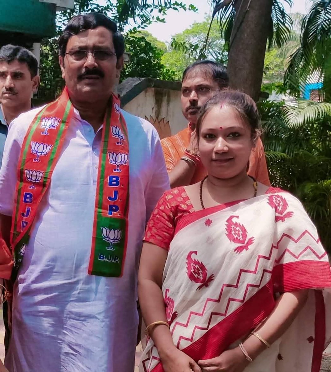 Indra21BJP's tweet photo. রাজ্যসভায় বিজেপির প্রার্থী রাহুল সিনহা । 

দাদা আপনাকে জানাই অনেক অনেক শুভেচ্ছা ও অভিনন্দন ।
@RahulSinhaBJP https://t.co/ugbpaITNAg