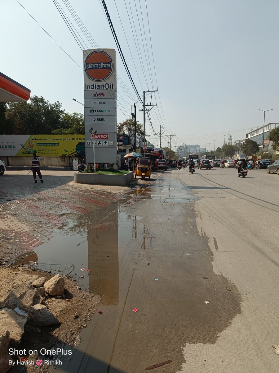 RambabuModuga's tweet photo. Dear @CommissionrGHMC @GHMCOnline @CYBTRAFFIC @Hmwssbdgmmadpur Please look  into this which is causing huge inconvenience by spreading a bad smell to the public from more than 3 months who travel daily on JNTU- HitechCity road near Butta Conventions. 
Thanks for understanding. https://t.co/pDw97fPc85