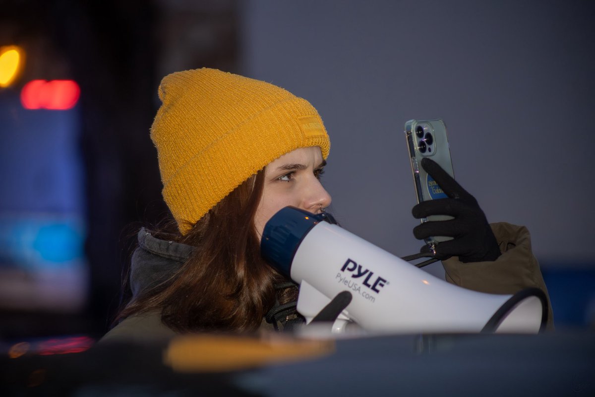 лютік - та, що лютує tweet media