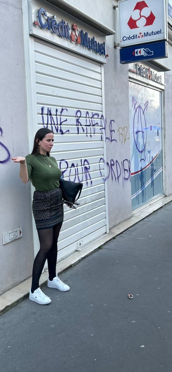 ptdrrr elle croit trop personne va rodav que c la même écriture sur tous ses tags