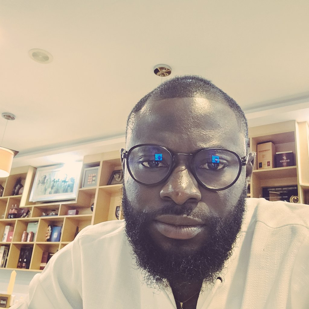 DesignrDee's tweet photo. For those who don’t really know what I do:

I design digital products (mobile apps, websites, systems).

I design and build physical spaces (full on construction &amp; interiors).

Basically… I design and build things that work - online and offline. https://t.co/n7ccPTN9lw