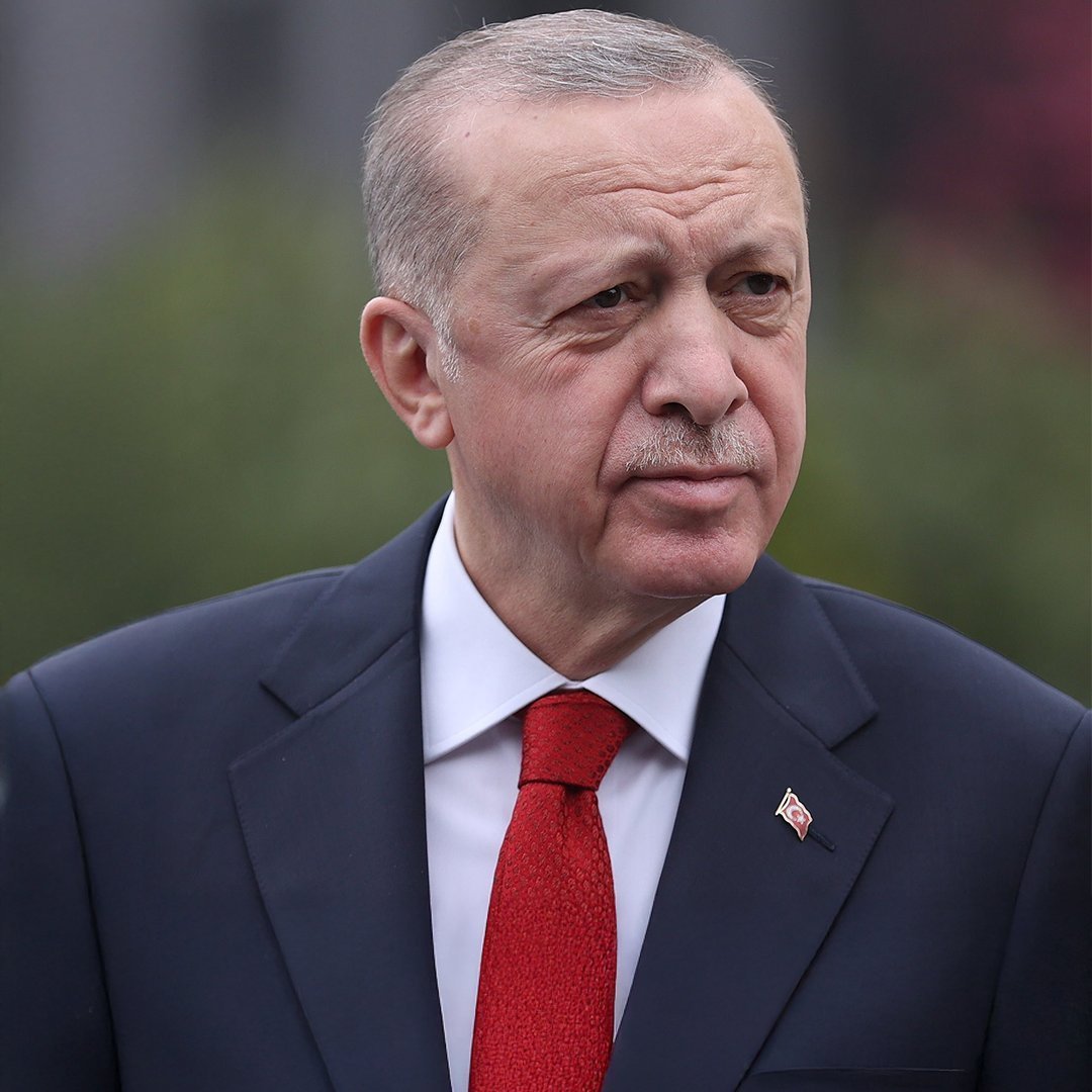 bpthaber's tweet photo. Cumhurbaşkanı Erdoğan: (Çekmeköy'de öldürülen öğretmen hk.)

Milletçe hepimizi hüzne boğan bu olayın üzerine gidilecek, failin hak ettiği cezayı alması için gereken mutlaka yapılacaktır. https://t.co/ivdtnuCiyI