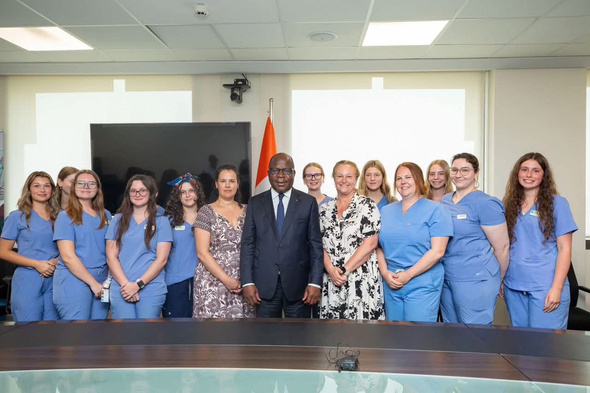 LucaVaran's tweet photo. Des étudiantes canadiennes en soins infirmiers en stage chez nous en Côte d’Ivoire . 🇨🇮🇨🇦 

L’occidents Traversent l’Atlantique pour venir se former en Côte d’Ivoire.

Reçues hier par le Ministre de la Santé, Pierre N’gou DIMBA, elles ont exprimé leur admiration pour la qualité de l’accueil, la richesse de l’expérience professionnelle vécue et l’environnement de travail découvert dans nos structures sanitaires.