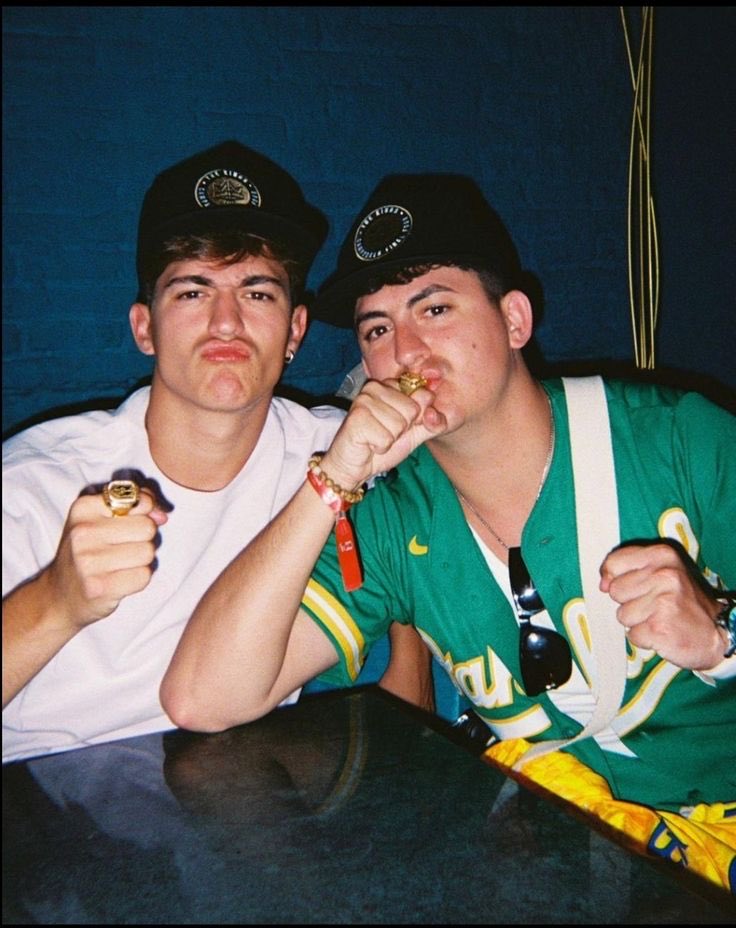 Quien no conoce a Dios, a cualquier santo le reza