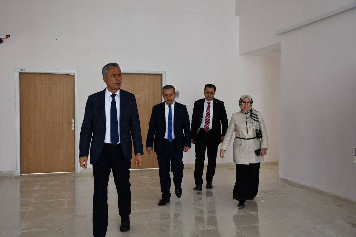 İl Müdürlüğümüzün Çocuk Evleri Sitesi ve İhtisaslaşmış Çocuk Evleri Sitesi Müdürlüğümüzün inşaatı tamamlanan hizmet binaları, Çocuk Hizmetleri GN. Müd.Daire Başkanı Sn. Ayşe Türkay Aydemir ve Personel Genel Müdürlüğü Daire Başkanı Sn Mustafa Şimşek tarafından yerinde incelendi.