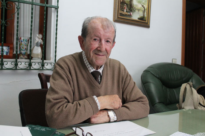 "Pero su verso brotó
 de manantial sereno;
y, más que un hombre al uso
 que sabe su doctrina,
fue, en el buen sentido de la palabra, bueno".
Hasta siempre, Maestro.