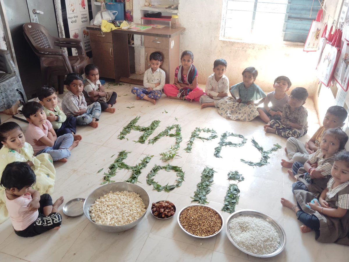 COLLECTORDWK's tweet photo. દેવભૂમિ દ્વારકા જિલ્લાના આંગણવાડી કેન્દ્રોમાં ભૂલકાઓ દ્વારા હોળી અને ધૂળેટી પર્વની ઉજવણી કરવામાં આવી. https://t.co/q4XrCR9hWF