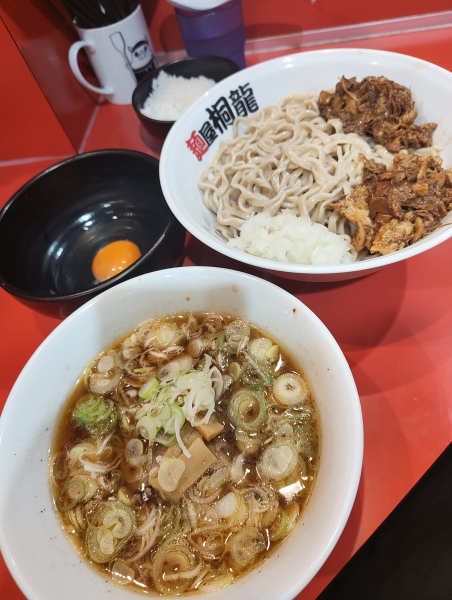 Numa33333's tweet photo. 桐龍久喜店
きりちゃんつけめん

運良く本社での業務が入った為、桐龍へ😁
念願のつけめん🍜これはあかんやつですね💦酸味と旨味、甘み、辛味のバランスが良すぎる👍✨旨すぎ❗セルフTKMなんてしてる場合じゃなかった麺が足りな���😱
また生姜買うの忘れた💦でも大満足❗

ご馳走様でした🙏 https://t.co/P9cdRgFYec
