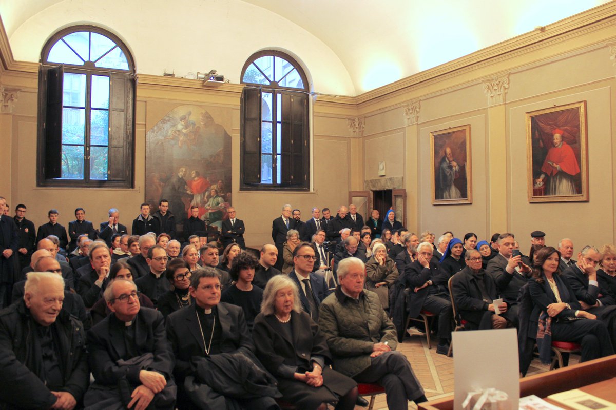 Papa Pio XII tweet media
