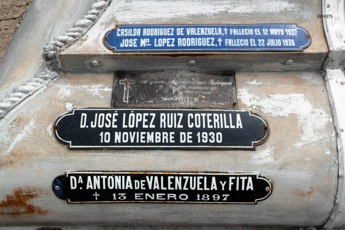 filocalus's tweet photo. 36_ Cementerio Nuestra Señora de los Ángeles (Palencia 🇪🇸)

#typelovers #mixandmatch #typography #lettercutters #porcelain #metaletching #heritage #cemetery #grave #memorial #epitaph https://t.co/yP34DrAxKo