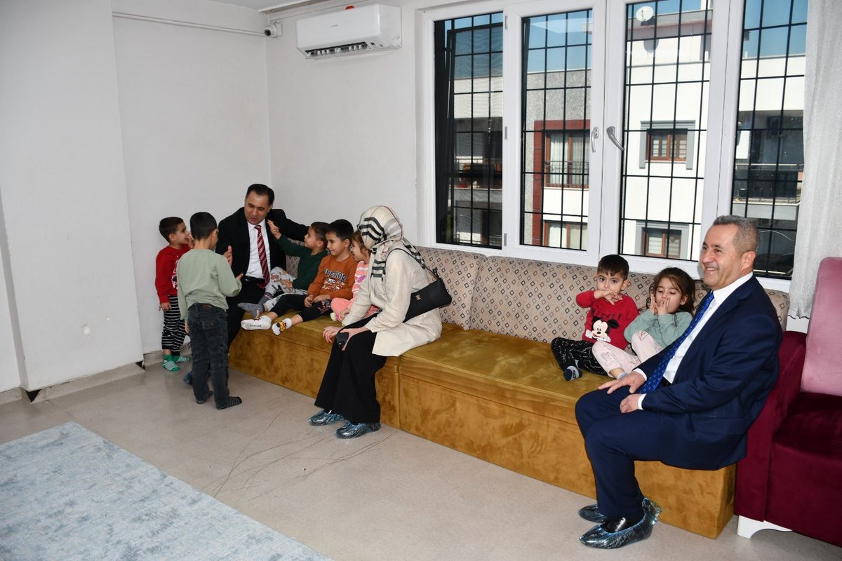 Çocuk Hizmetleri Genel Müdürlüğü Daire Başkanı Sayın Ayşe Türkay Aydemir ve Personel Genel Müdürlüğü Daire Başkanı Sayın Mustafa Şimşek, İl Müdürlüğümüze bağlı 0–12 yaş arası Çocuk  evleri sitesinde devlet himayesindeki çocuklarımızı ziyaret etti.