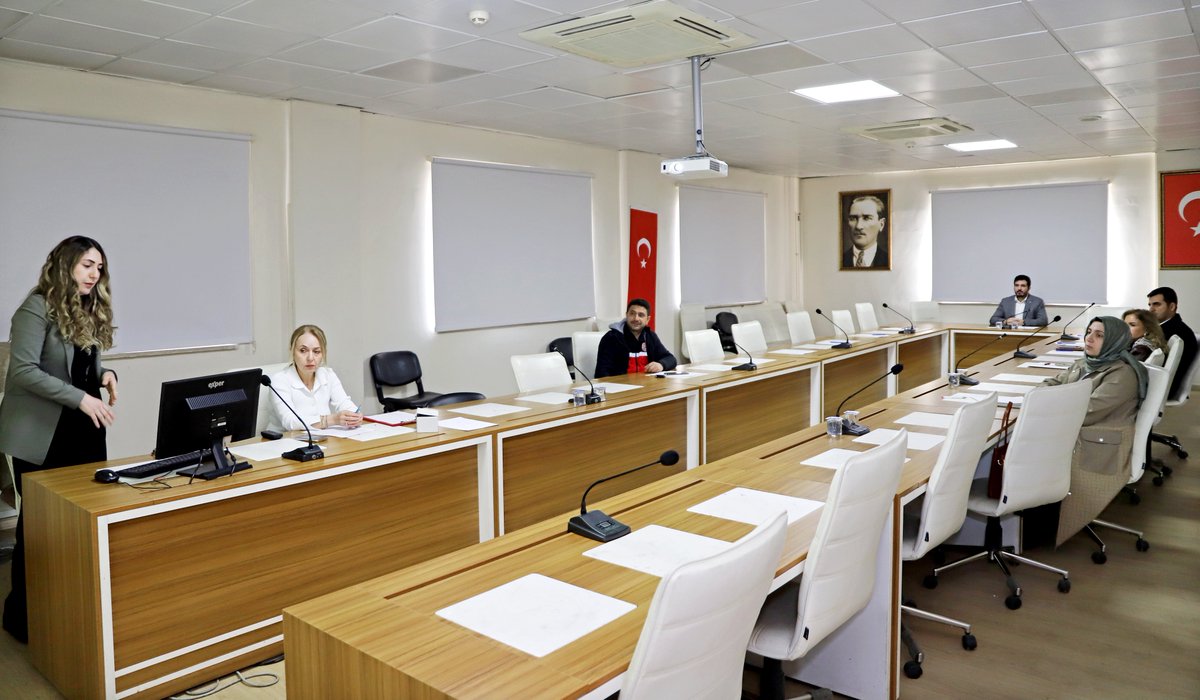 Acil obstetrik bakım sektörler arası iş birliği toplantısı gerçekleştirildi.
sanliurfaism.saglik.gov.tr/TR-377023/aob-…
<a href="/saglikbakanligi/">T.C. Sağlık Bakanlığı</a> 
<a href="/sbkhgm/">Kamu Hastaneleri Genel Müdürlüğü</a> 
<a href="/halksagligigm/">Halk Sağlığı Genel Müdürlüğü</a> 
<a href="/ErhanBerkDR/">Erhan Berk</a>