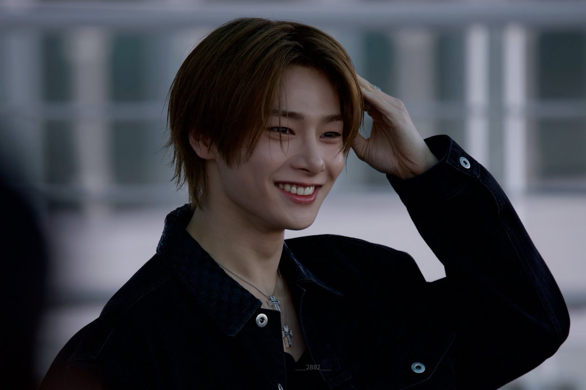 ___2882___ tweet media