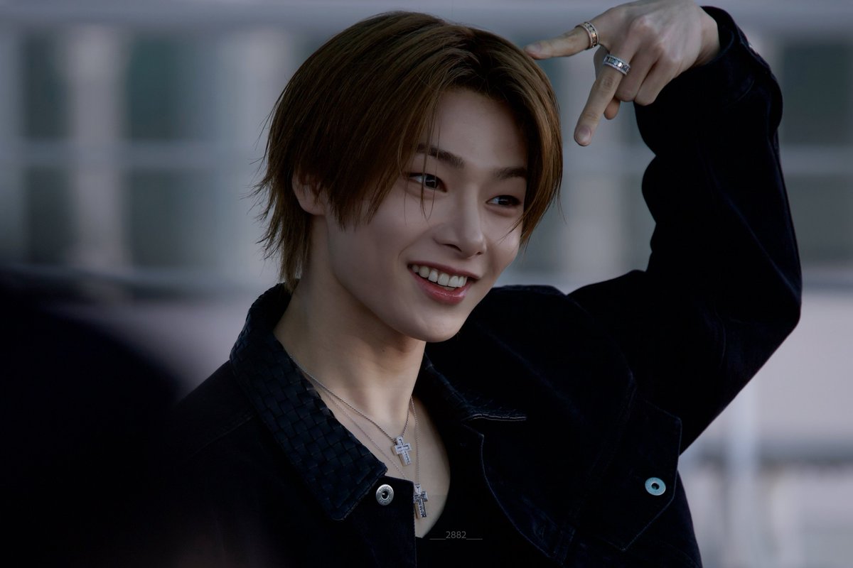 ___2882___ tweet media