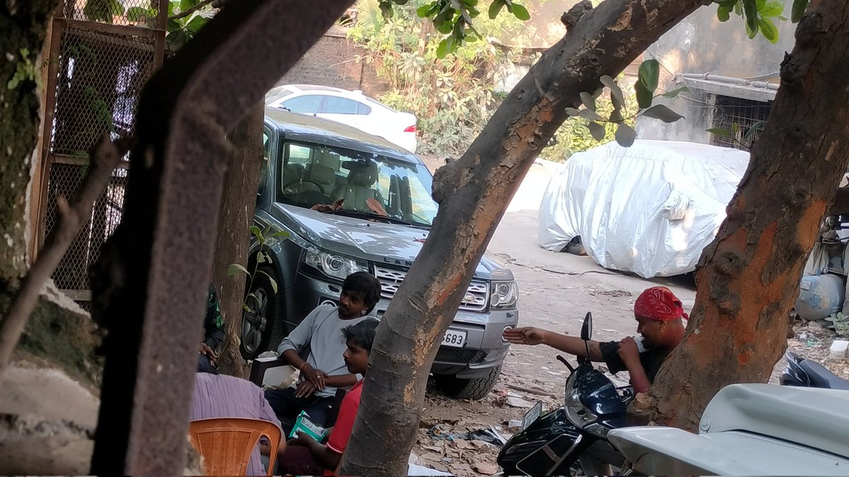 SagarPatekar1's tweet photo. @MumbaiPolice @BhandupPS This is the 3rd complaint regarding illegal drug consumption near Bhandup West, Tank Road, at the gate of Mumbai Cricket Club, Mumbai. People are openly consuming ganja even during daytime. Kindly take strict action immediately @MumbaiPolice @DGPMaharashtra @CPMumbaiPolice https://t.co/3iooUXgyG0
