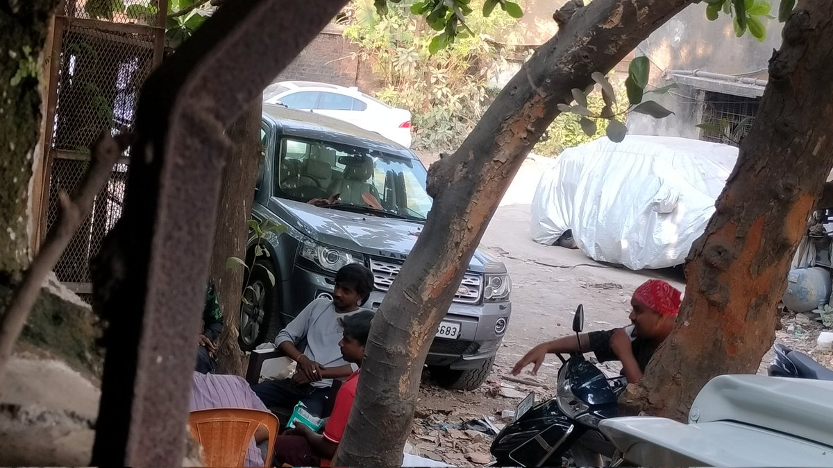 SagarPatekar1's tweet photo. @MumbaiPolice @BhandupPS This is the 3rd complaint regarding illegal drug consumption near Bhandup West, Tank Road, at the gate of Mumbai Cricket Club, Mumbai. People are openly consuming ganja even during daytime. Kindly take strict action immediately @MumbaiPolice @DGPMaharashtra @CPMumbaiPolice https://t.co/3iooUXgyG0