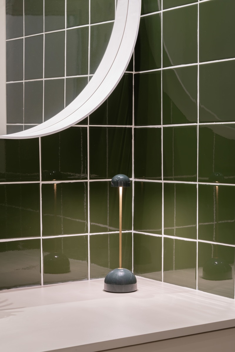 nanarquitectura's tweet image. En el Grao de #valencia, un local sin uso se transforma en apartamento vacacional con el azulejo verde 🏠 

El proyecto, firmado por S-tudio Base, potencia la #luznatural y apuesta por un salón convertible para optimizar el espacio desde el #interiorismo.

eu1.hubs.ly/H0sfzzz0