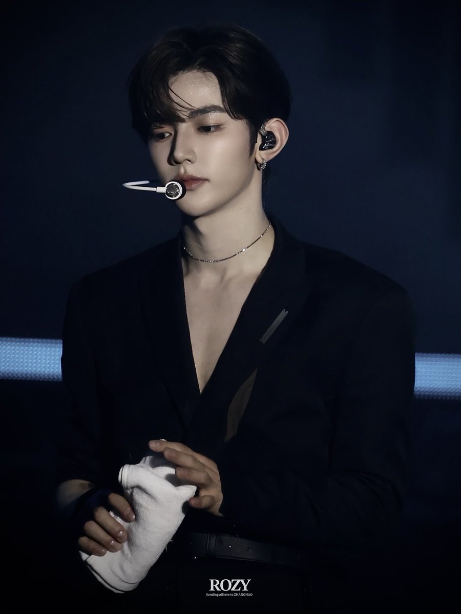 𝐑𝐎𝐙𝐘 tweet media