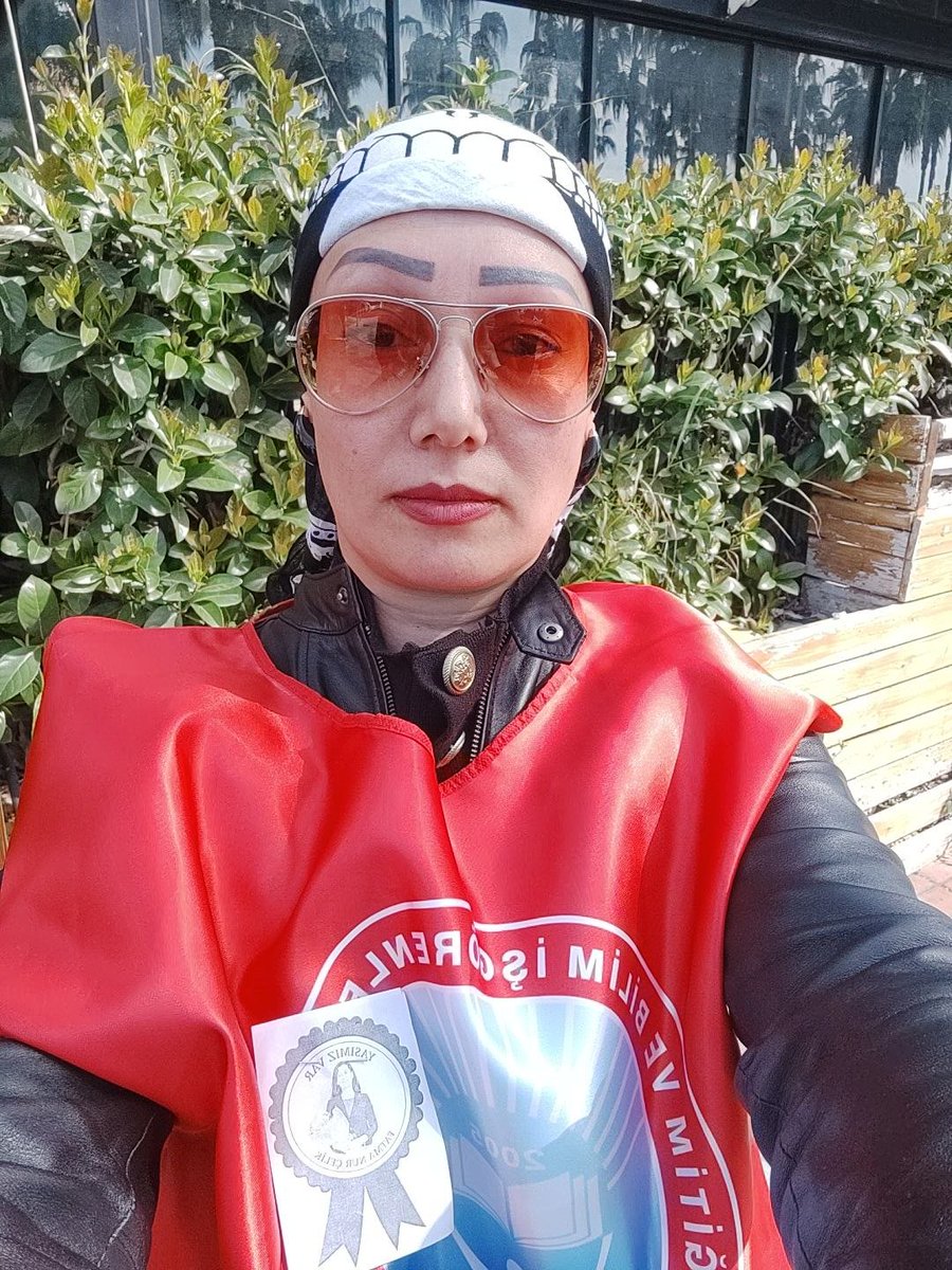 Ölüyoruz!!!
#fatmanurcelik
#FatmaNurÇelik
#ÖğretmeneDokunma
#ÖğretmeneŞiddeteHayır
#eğitimis