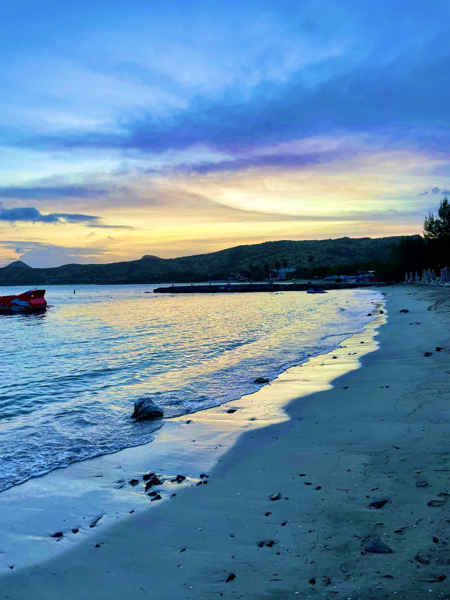 TimothyBeachRes's tweet photo. Happiness comes in waves. Join us! https://t.co/xDsGtnFFbu