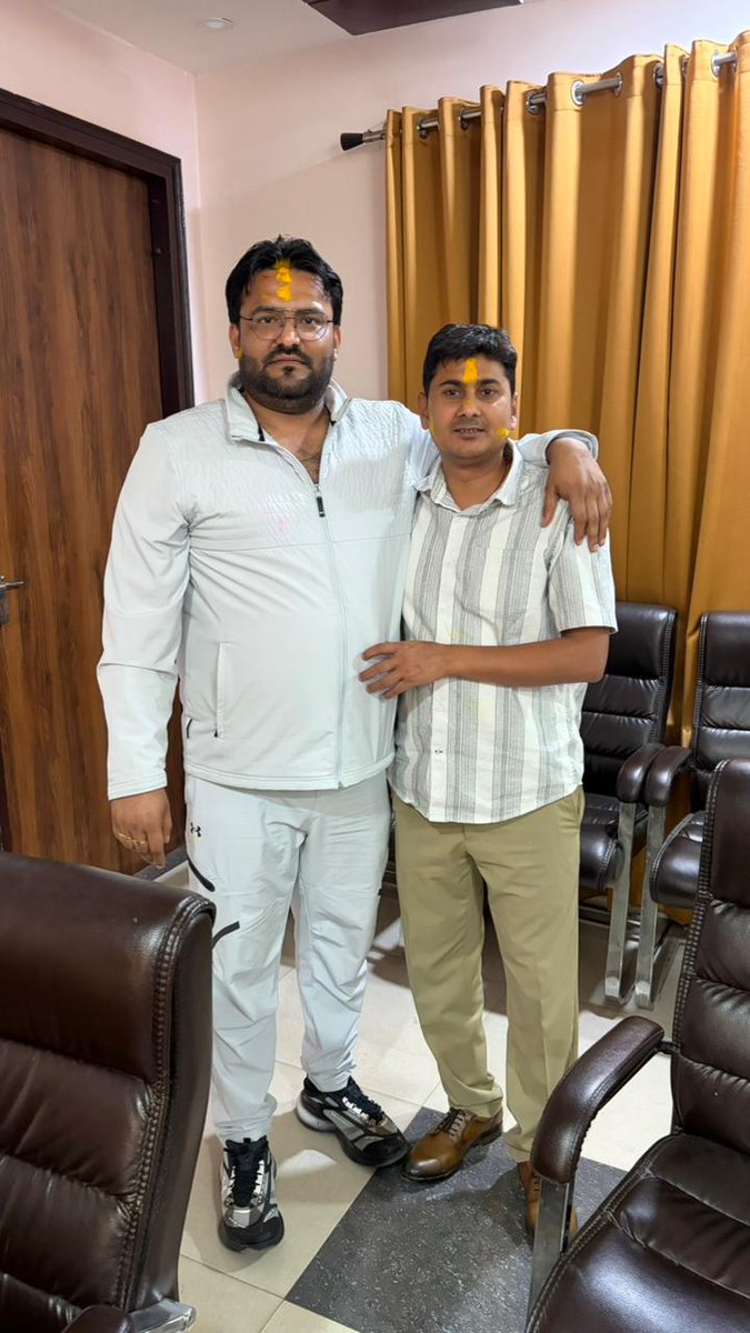 मेरे जैसे हजारों कार्यकर्ताओं के प्रेरणास्रोत, भाजपा जिला अध्यक्ष, बड़े भाई, श्री अभिषेक शर्मा जी, पूर्व जिला अध्यक्ष श्री विजेंद्र भाटी जी, बीजेपी युवा मोर्चा जिला अध्यक्ष श्री राज नागर जी एवं भाजपा कार्यकर्ता श्री वीरेन्द्र भाटी जी से शिष्टाचार भेंट कर आगामी होली पर्व की