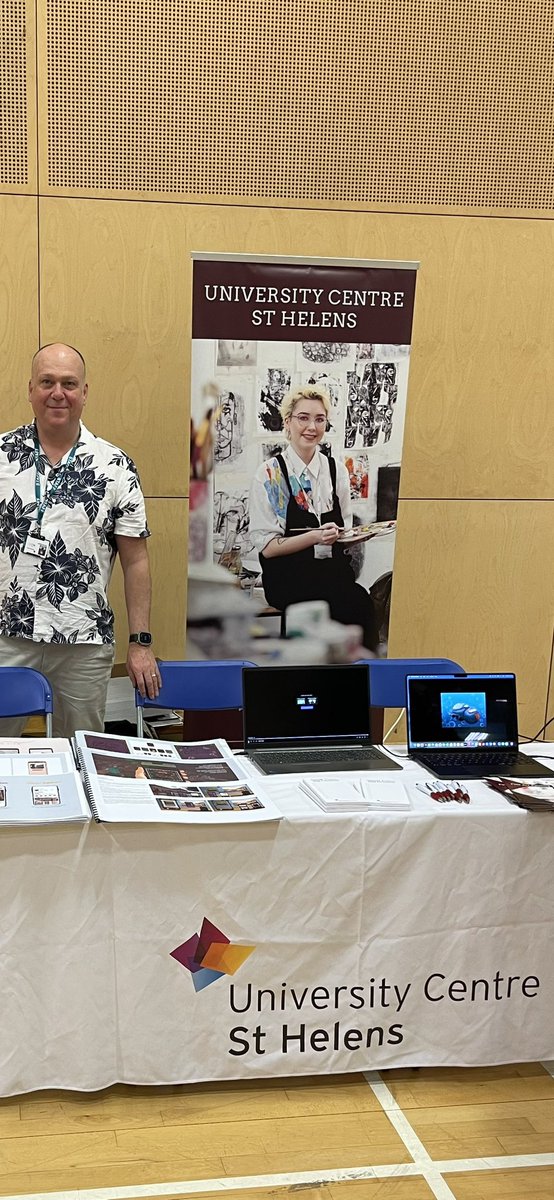 Out at <a href="/KnowsleyCollege/">Knowsley Community College</a> today promoting the BA (Hons) Graphic Design course from  <a href="/StHelensCollege/">St Helens College</a> 

It was interesting chatting to new talent about “graphic design” - the creative industries, live briefs, employability and progression into real-world practice.