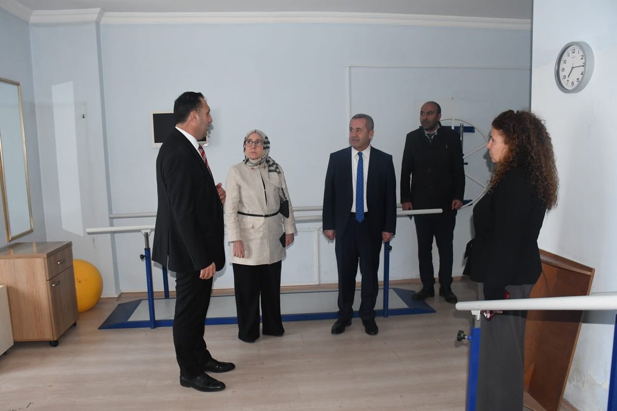 Bir dizi ziyaret ve incelemelerde bulunmak üzere ilimize teşrif eden ÇHGM. Daire Başkanı Sn. Ayşe Türkay Aydemir ve Personel Genel Müdürlüğü Daire Başkanı Sn Mustafa Şimşek, Söke Hilmi Fırat Huzurevi Müdürlüğü’nde kalan asırlık çınarlarımızı ziyaret gerçekleştirildi.