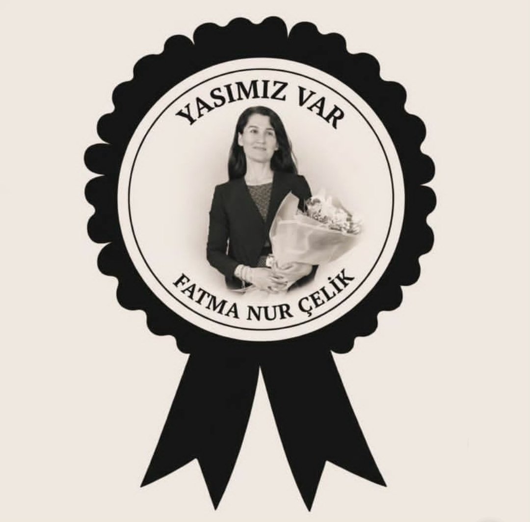 Hep söylüyorum herkes okumak zorunda değil, ailesinin eğitemediğini öğretmen eğitemez. Yazık gençliğine, geride bıraktıklarına,yarım kalan hayatına....
Nur içinde yat öğretmenim mekanın cennet olsun... #FatmaNurÇelik