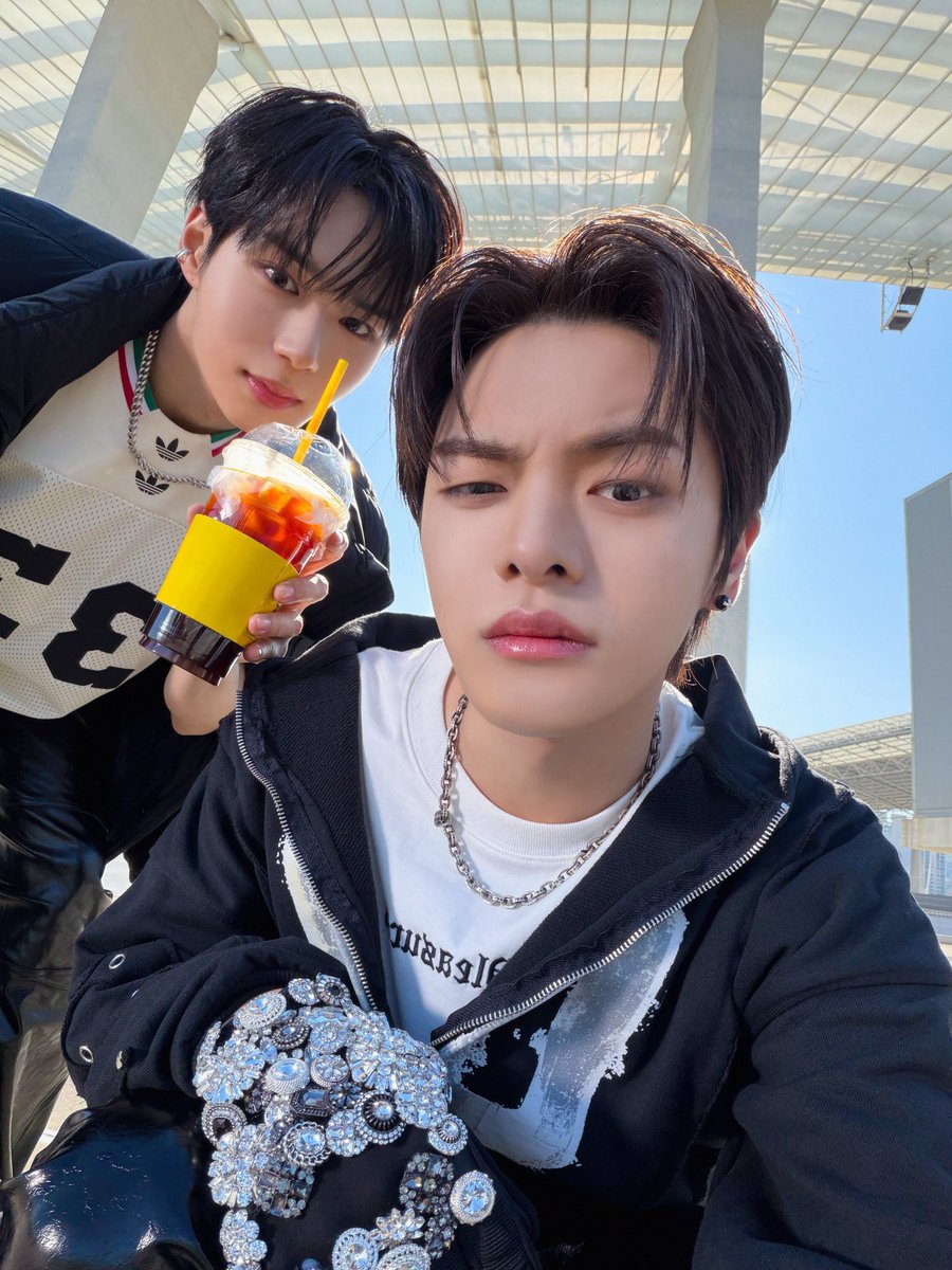 メンバーが上げてくれる写真にジュンソが写ってるとしあわせ×1120