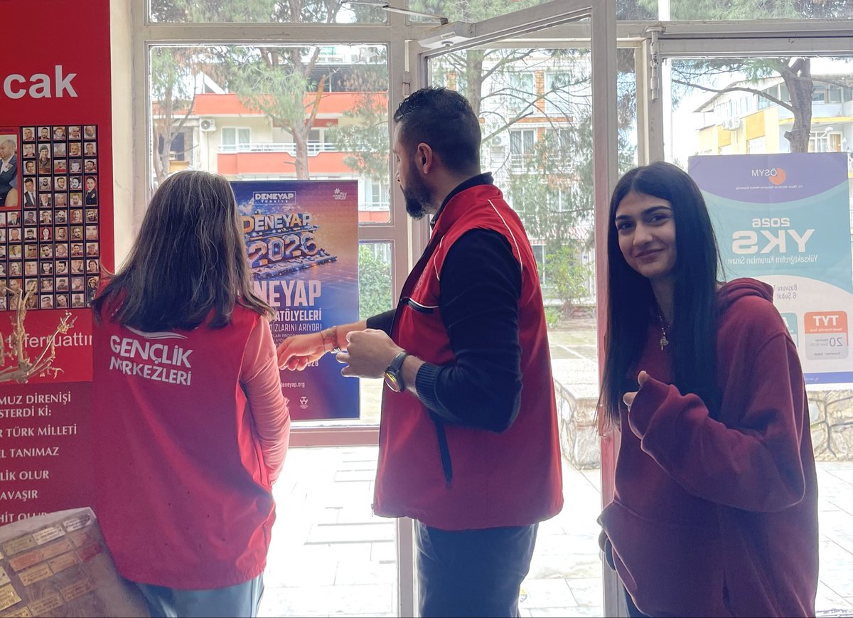 SultanhGm's tweet photo. Bu yıl sahne yine sizin gençler!✨

Tanıtımlarımızı gençlerle bir araya gelerek gerçekleştirmeye devam ediyoruz.📣

11.Gençler Arası Kültür ve Sanat Yarışmaları başvuruları ve Deneyap teknoloji atölyesi başvuruları devam ediyor.

Başvurular👇
https://t.co/PRZ78BekLh https://t.co/bLkusjPECM